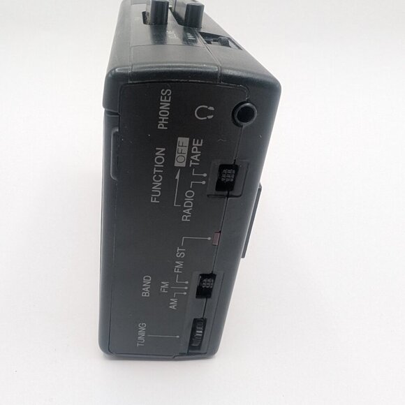 Vintage SANYO MGR78 AM/FM Stereo Cassette Walkman Player & Equalizer - Tested - Picture 2 of 6